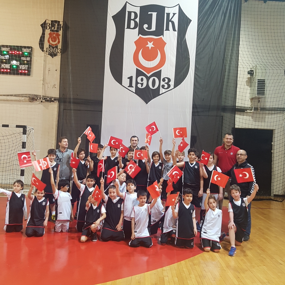 Beşiktaş Futbol Okulu'nda 29 Ekim coşkusu